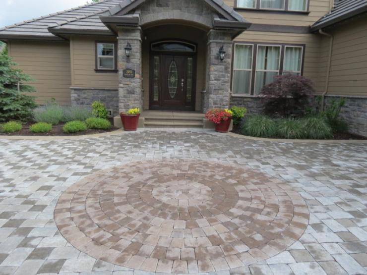 Unique ideas with pavers and concrete