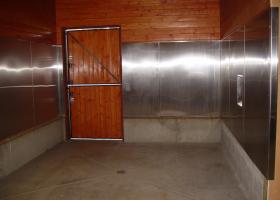 A room for shoeing and washing - no damage to the walls! Stainless Horse Shoeing Area